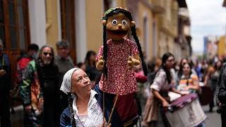 Künstler protestieren in Bogotá mit Musik, Tanz und Puppen gegen Kulturkürzungen