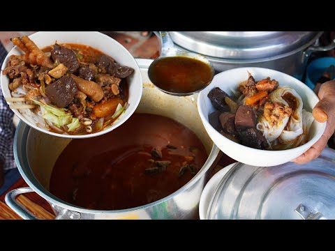 Cambodian Rice Noodle Fish & Chicken Soup @ Road No. 21, Ta Khmao, Khmer Street Food 2021