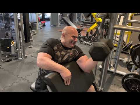 Tadek Siłacz - Biceps 32kg i jego rekord w siłowni 16x / trening w nowym roku