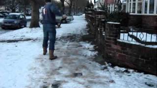 GRITTING SERVICE LIVERPOOL MERSEYSIDE (ALLERTON PATH GRITTING) TEL:07742775281