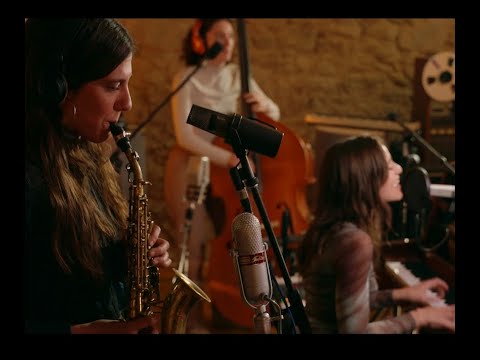 Meritxell Neddermann - Las Vegas feat. Eva Fernández & Magalí Datzira live at Santa Rita Records