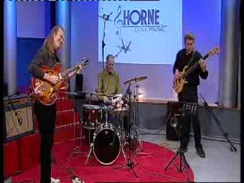 David Becker Tribune: Horne goes music - Sept 2010 - Li