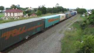 preview picture of video 'NR Class hauled container train at East Maitland'
