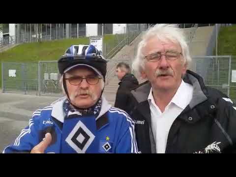 Die beiden Urgesteine aus Eimsbüttel haben sich von früher unterhalten!!Es war ja alles besser haha!