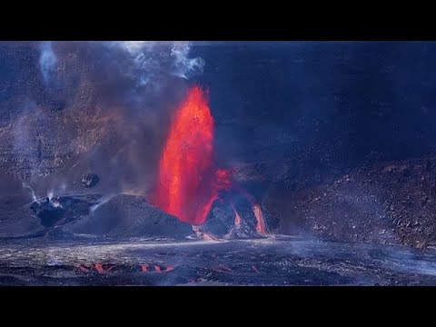 Erupting Kilauea volcano puts on spectacular show in Hawaii