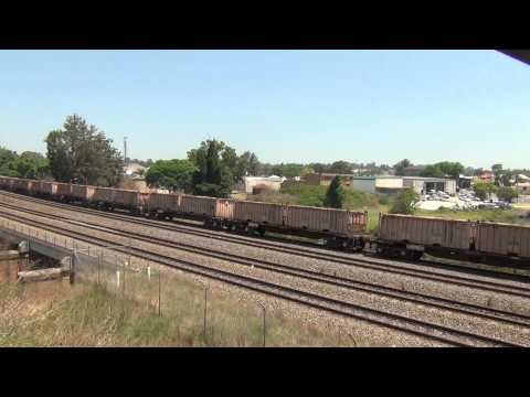 BL33 BL30 ORE train at east maitland