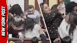 Download lagu Chaotic Scene Unfolds as Fight Breaks Out During Heated Congress Floor Debate in Mexico City mp3 Download lagu Chaotic Scene Unfolds as Fight Breaks Out During Heated Congress Floor Debate in Mexico City mp3