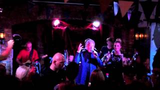 Tom Jones - Great Balls of Fire - Wheelbarrow Pub Camden - 27/09/2012