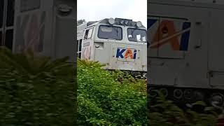 Download lagu KA (BBM) KETEL PERTAMINA CARGO Saat Melewati Hujan Gerimis Di Awan Mendung #pertamina #cargo #kai. mp3