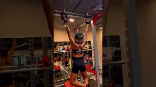 懸垂ギャル#筋トレ女子