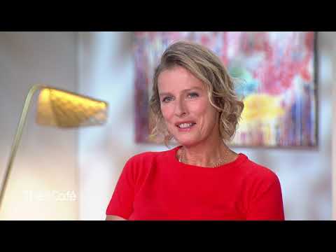 EXTRAIT - Karin Viard : "Etre actrice, ça me sauve de tout" - Thé ou Café 29/09/18