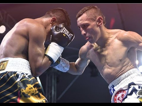 Petalcorin stopped in 7th by Alvarado in world title fight