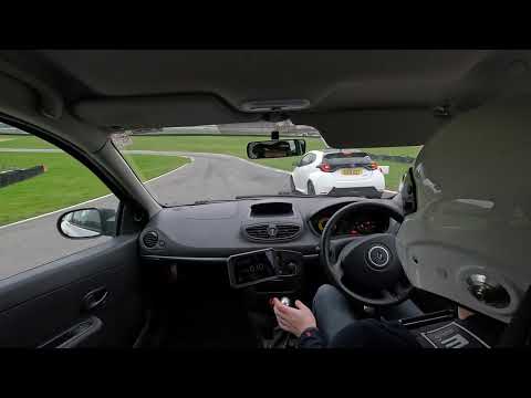 Brands Hatch - Clio 200 vs Yaris GR
