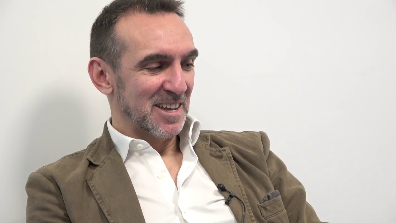 Bezoya y Alexa se alían para 'enseñarnos' a beber bien