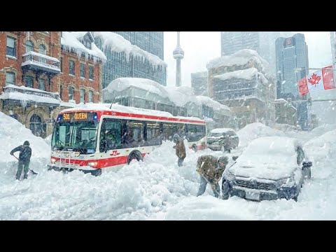 Canada Hit by RECORD Snowfall! Toronto Buried Under Meters of Snow, Roads Paralyzed in Ontario