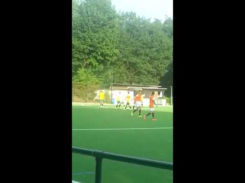 Kopfballstarker Junge 2000er