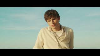 Adolfo Dominguez Días cortos, pensamientos largos anuncio