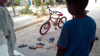 Download lagu Anak kecil berantem lucu mp3