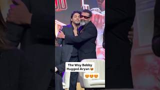 Download lagu Lord Bobby Deol HUGS Aryan Khan at The Bads of Bollywood trailer launch 🥹❤️ #bobbydeol #aryankhan mp3