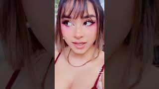 海外の飲み屋のお姉さんってこんな感じ[ノーパンTikTok]