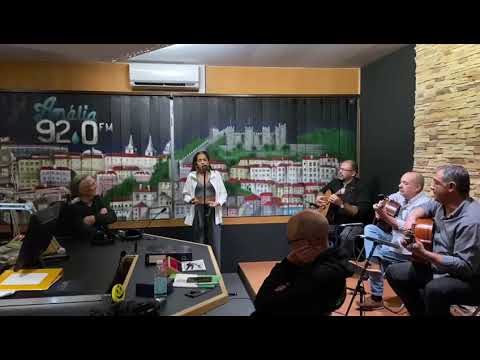 Matilde Abreu  11anos de idade ao Vivo Radio Amalia !! Cantando Loucura de Ana Moura _Espectacular!!