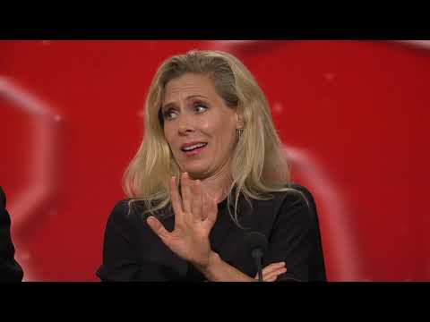 Eva Röse drabbas av skrattattacker efter flera felsägningar - Parlamentet (TV4)