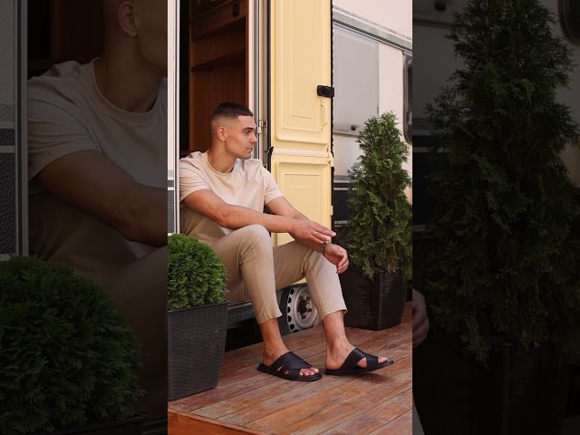 Чоботи жіночі шкіряні байка хутро 592641 Чорний Шльопанці чоловічі шкіра 591505 Чорні