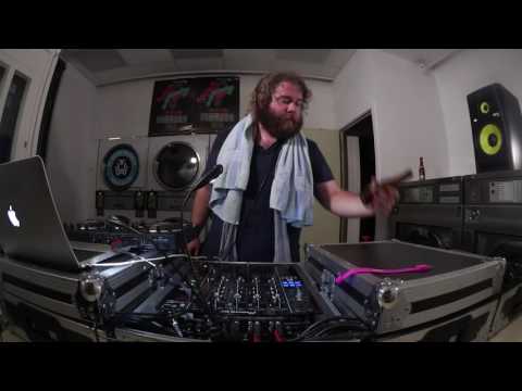 Laundry Day 2016 - Hush at de witte waanzin