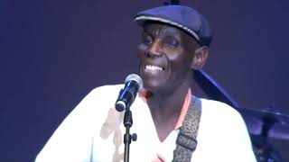 Download lagu Oliver Mtukudzi feat. Hugh Masekela - Todii (Live) mp3