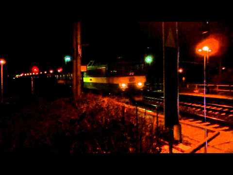 Příjezd vlaku Os 6805 (ČD 163.095) v neobvyklém řazení - Chomutov město, 27. 12. 2012