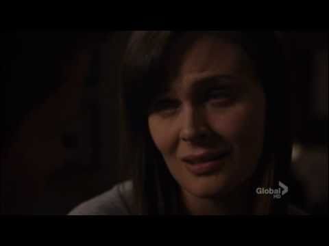 6x22 - The Hole in the Heart: Booth and Brennan cuddle in bed