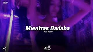 Mientras Bailaba Lyrics English Translation