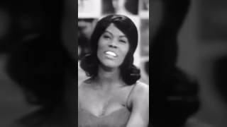 just walk on by.. 🎶🎵🤍#dionnewarwick #music #dionne #vocal #rnb #soul #oldies #livemusic #shorts #fyp