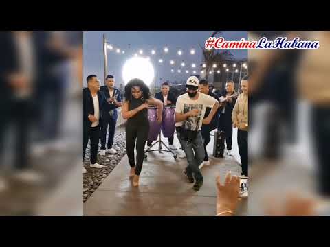 LAGRIMAS NEGRAS - SEPTETO ACAREY ft DANIELA DARCOURT (EN VIVO) "MALECÓN" | CAMINA LA HABANA #RR