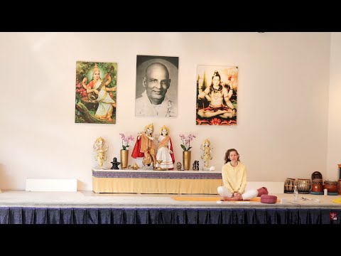 Yogastunde Mittelstufe "Exakt" mit Ramani - Yoga Vidya Live,  21.03.2022, 09:15 Uhr