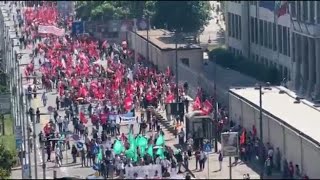 A Torino il corteo per la sanità pubblica: «Liste d'attesa, basta attesa»