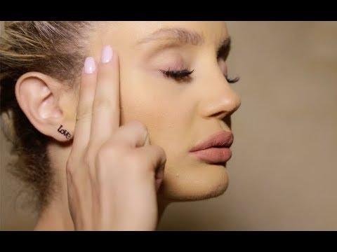 عندما تغضبين إضغطي على الإصبع الوسطى لمدة دقيقة على الأقل وتنفسي بعمق.... إليك المزيد هنا