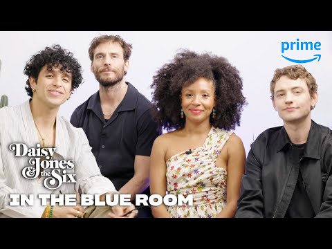 afbeelding In The Blue Room with the Cast of Daisy Jones & The Six