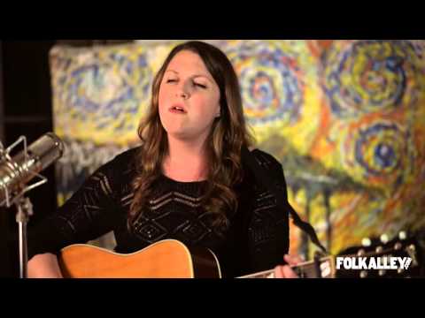 Folk Alley Sessions at 30A: Caroline Spence, "Whiskey Watered Down"