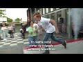 Groep 8-leerlingen in sportwagens en trekkers door Dreumel
