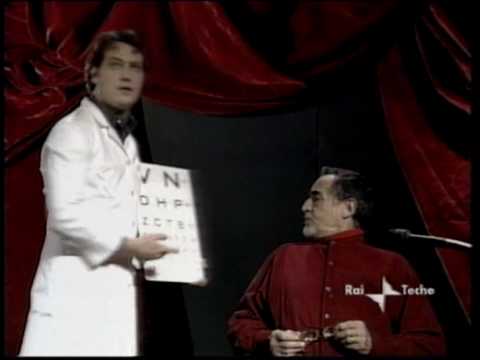 Gassman legge il cartello dell'oculista