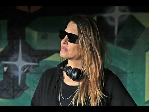 Tania Vulcano & Loco Dice - Essential Mix, Live @ DC10 Ibiza 07-08-2005