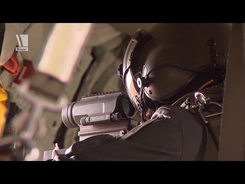 Hubschrauber CH-53 trainiert - Bordschütze /Doorgunner