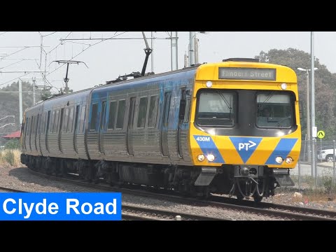 Trains at Clyde Road Berwick level crossing - Melbourne Transport
