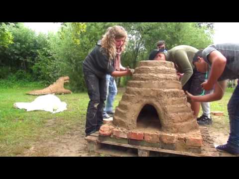 Wangeliner Workcamp "Erde, Feuer & Brot - Baustelle Lehmbackofen" 1/2016
