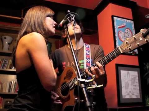Jason Mraz and Tristan Prettyman sing Lucky