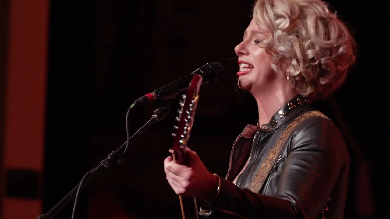 Samantha Fish - Can Ya Handle The Heat? (Paper Doll Live) - YouTube