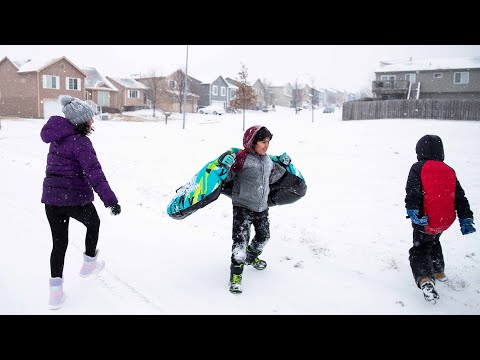 Snowfall continues to pile up massive winter storm hits Nebraska
