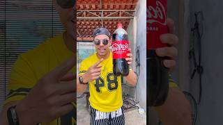 😱 Olha o que acontece com a Cocacola #funny #shorts