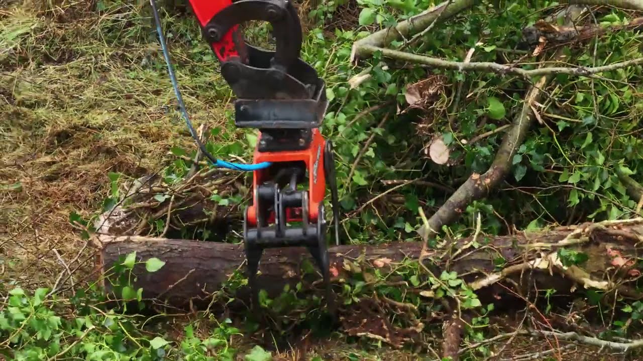 Viper 1100 Timber Grab in action - McElhill Engineering Ltd Fermanagh Northern Ireland